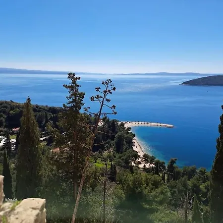 Emaus Garden - Center & 2 Bth *