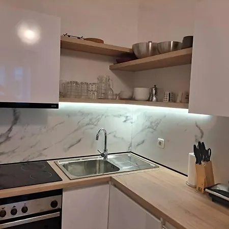 Emaus Garden - Center & 2 Bth شقة