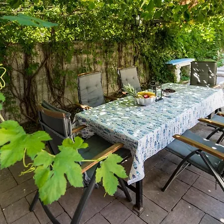 Emaus Garden - Center & 2 Bth شقة