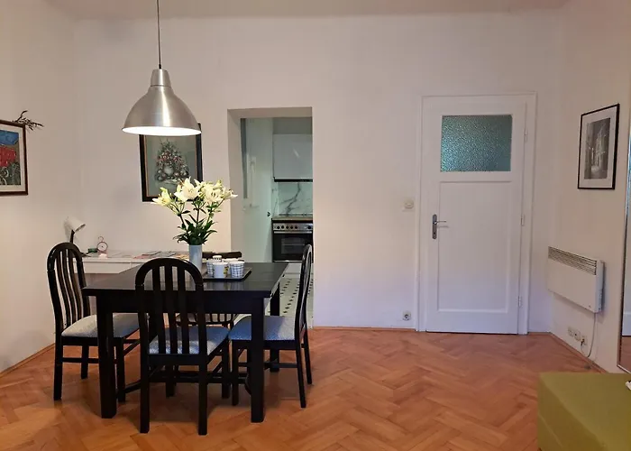 Emaus Garden - Center & 2 Bth *
